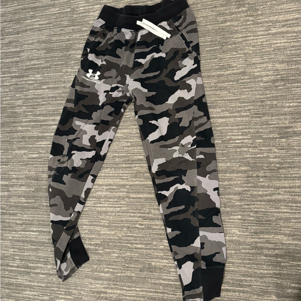 Boys Under-armor Camo Pants